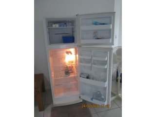 Westinghouse two door 280l fridge freezer white