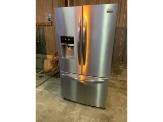 Frigidaire refrigerator like new standar size doble oven